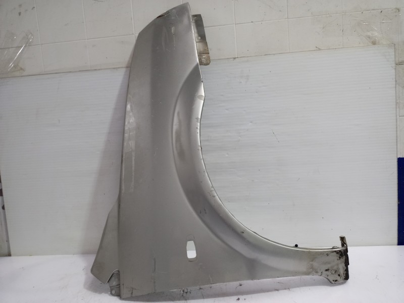 Recambio de aleta delantera derecha para kia carens 2.0 turbodiesel cat referencia OEM IAM 0K2FA-52112  