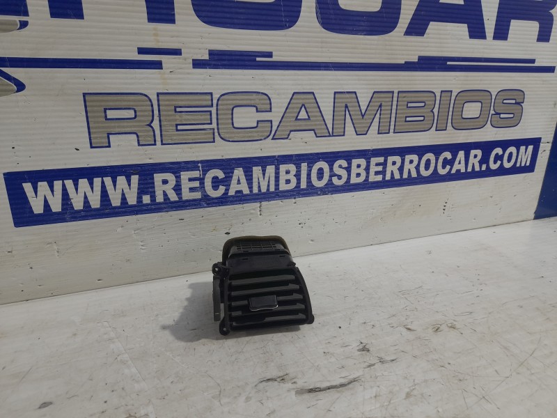 Recambio de aireador lateral izquierdo para hyundai elantra (xd) 2.0 crdi cat referencia OEM IAM 974802D500  