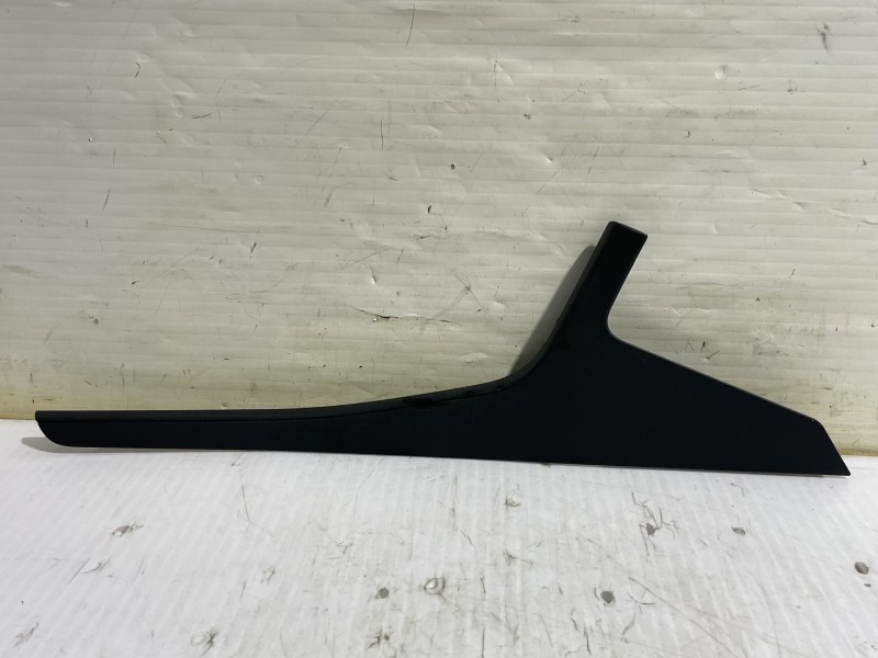 Recambio de moldura derecha para volkswagen golf vii lim. (5g1) comfortline bluemotion referencia OEM IAM 5G1863488B  