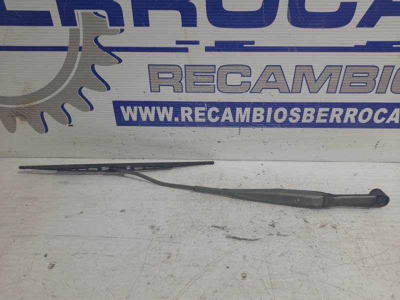 Recambio de brazo limpia delantero derecho para hyundai elantra (xd) 2.0 crdi cat referencia OEM IAM 983202D001  