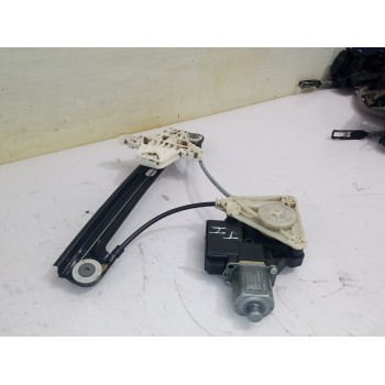 Recambio de elevalunas trasero izquierdo para volkswagen polo (6c1) a-polo referencia OEM IAM 0130822532  