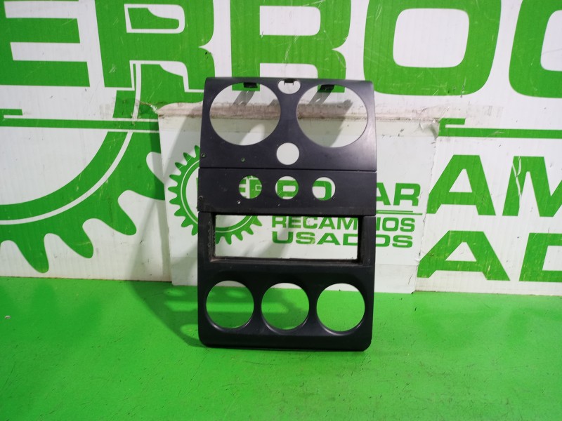 Recambio de moldura para citroën berlingo 1.9 d 600 furg. referencia OEM IAM 9653812077D  