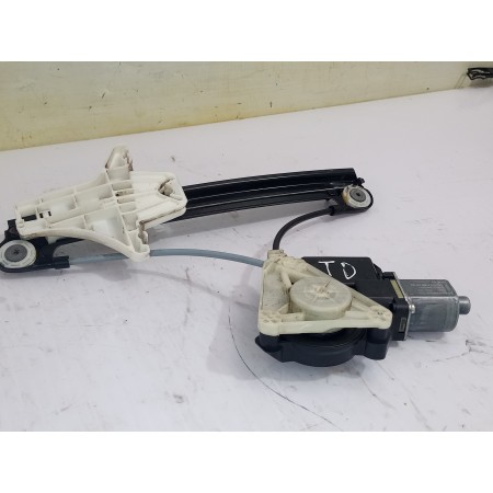 Recambio de elevalunas trasero derecho para volkswagen polo (6c1) a-polo referencia OEM IAM 0130822533  