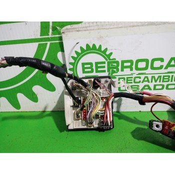 Recambio de caja reles / fusibles para renault megane ii coupe/cabrio confort authentique referencia OEM IAM 8200481866  
