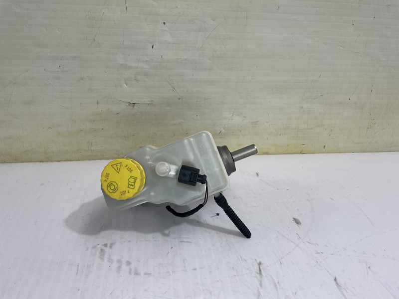 Recambio de bomba freno para volkswagen polo (6c1) a-polo referencia OEM IAM 6R0611301A  