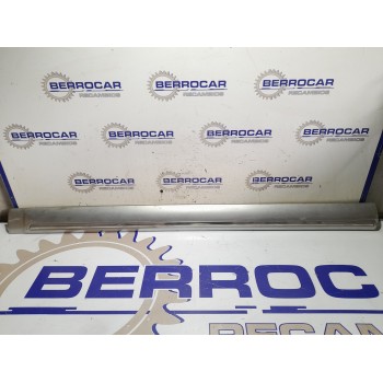 Recambio de moldura lateral para kia carens 2.0 turbodiesel cat referencia OEM IAM 0K2FA50661  