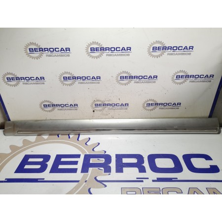 Recambio de moldura lateral para kia carens 2.0 turbodiesel cat referencia OEM IAM 0K2FA50661  