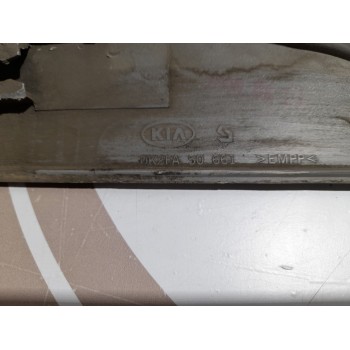 Recambio de moldura lateral para kia carens 2.0 turbodiesel cat referencia OEM IAM 0K2FA50661  