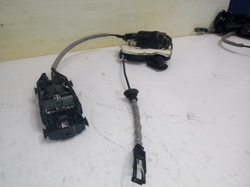 Recambio de cerradura puerta delantera derecha para volkswagen polo (6c1) a-polo referencia OEM IAM 16A5K1837016E  