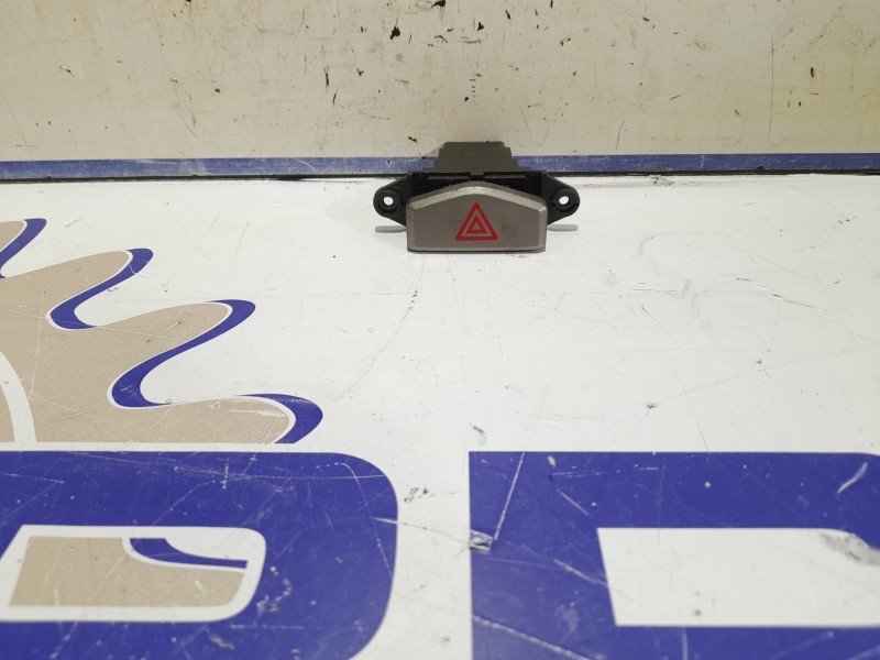 Recambio de warning para kia carens 2.0 turbodiesel cat referencia OEM IAM 864W0140  