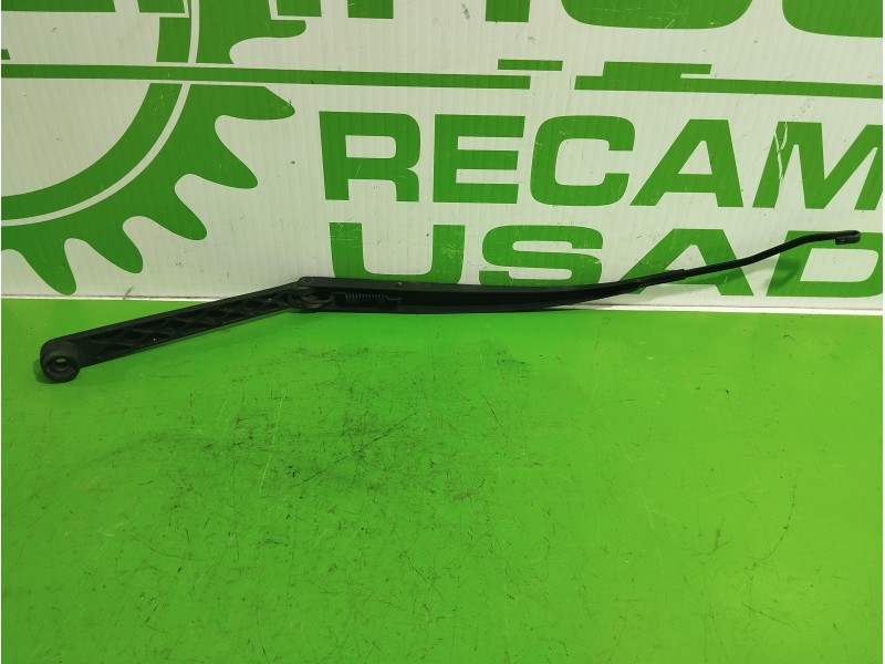 Recambio de brazo limpia delantero derecho para kia carnival 2.9 crdi cat referencia OEM IAM 983204D000  