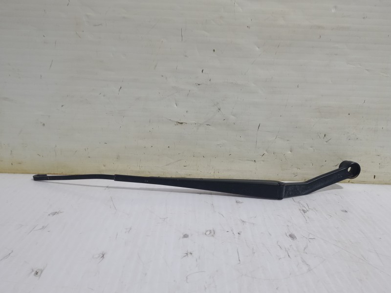 Recambio de brazo limpia delantero derecho para kia carnival ii 2.9 crdi lx referencia OEM IAM K55367321  