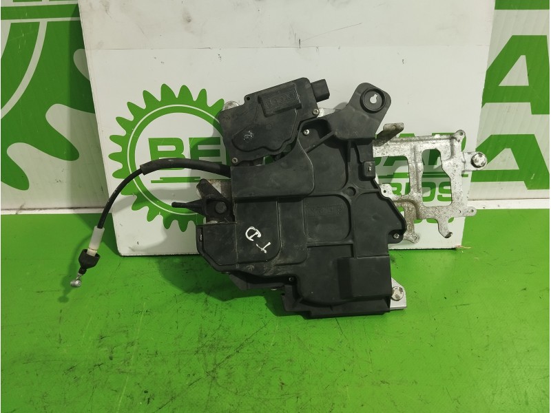 Recambio de cerradura puerta trasera derecha para kia carnival 2.9 crdi cat referencia OEM IAM 813104D010  