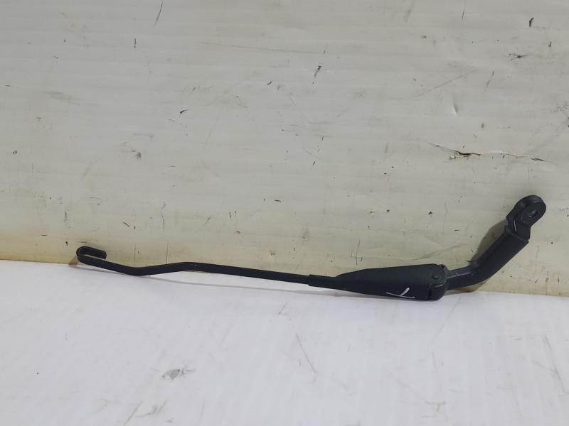 Recambio de brazo limpia trasero para kia carnival ii 2.9 crdi lx referencia OEM IAM K53Z67421A  