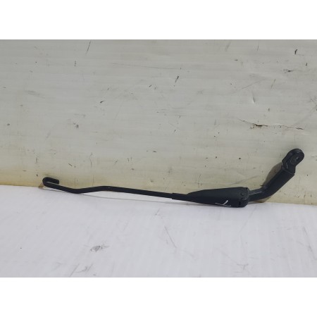 Recambio de brazo limpia trasero para kia carnival ii 2.9 crdi lx referencia OEM IAM K53Z67421A  