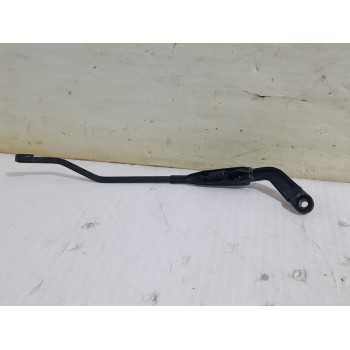 Recambio de brazo limpia trasero para kia carnival ii 2.9 crdi lx referencia OEM IAM K53Z67421A  