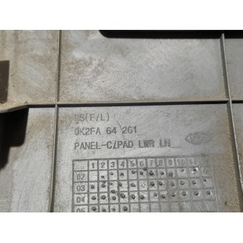 Recambio de moldura interior para kia carens 2.0 turbodiesel cat referencia OEM IAM 0K2FA64261  