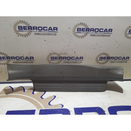 Recambio de moldura lateral para kia carens 2.0 turbodiesel cat referencia OEM IAM 0K2FA68730  