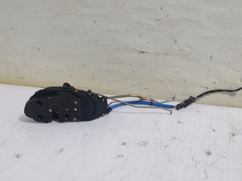 Recambio de cerradura puerta delantera derecha para kia carnival ii 2.9 crdi lx referencia OEM IAM K53A58310A  