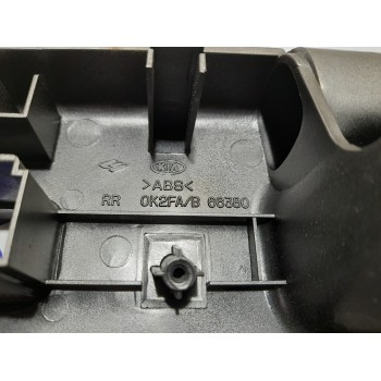 Recambio de moldura lateral para kia carens 2.0 turbodiesel cat referencia OEM IAM 0K2FAB66380  