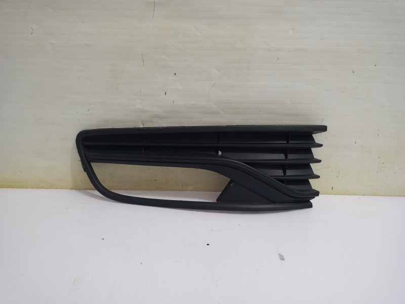 Recambio de rejilla paragolpes izquierda para volkswagen polo (6c1) a-polo referencia OEM IAM 6C0853665  