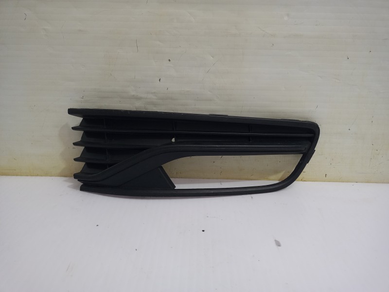 Recambio de rejilla paragolpes derecha para volkswagen polo (6c1) a-polo referencia OEM IAM 6C0853666J  