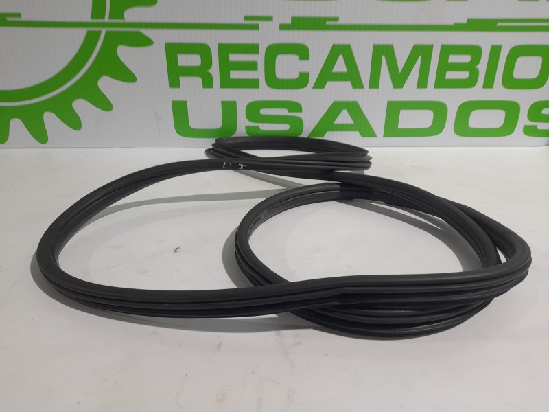 Recambio de goma contorno para hyundai elantra (xd) 2.0 crdi cat referencia OEM IAM 822102D001  
