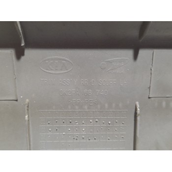 Recambio de moldura lateral para kia carens 2.0 turbodiesel cat referencia OEM IAM 0K2FA68740  
