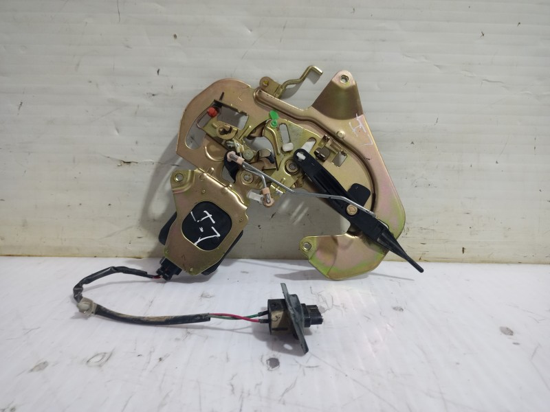 Recambio de cerradura puerta lateral izquierda para kia carnival ii 2.9 crdi lx referencia OEM IAM K53A73380C  