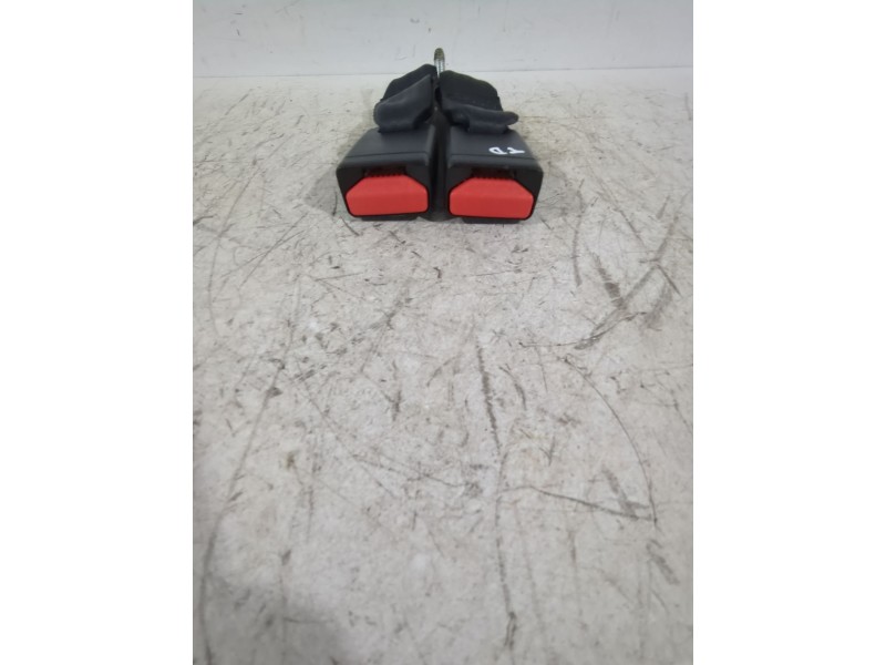 Recambio de enganche cinturon trasero derecho para dacia sandero ii (b8_) 1.5 dci referencia OEM IAM 878168063R  
