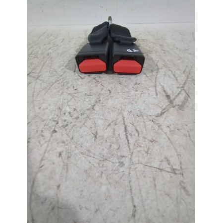 Recambio de enganche cinturon trasero derecho para dacia sandero ii (b8_) 1.5 dci referencia OEM IAM 878168063R  