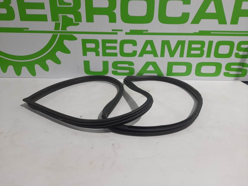 Recambio de goma contorno para hyundai elantra (xd) 2.0 crdi cat referencia OEM IAM 831402D201  
