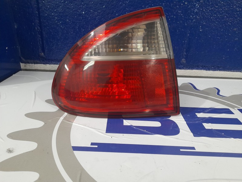 Recambio de piloto trasero izquierdo para seat leon (1m1) 1.9 tdi referencia OEM IAM 1M6945111  