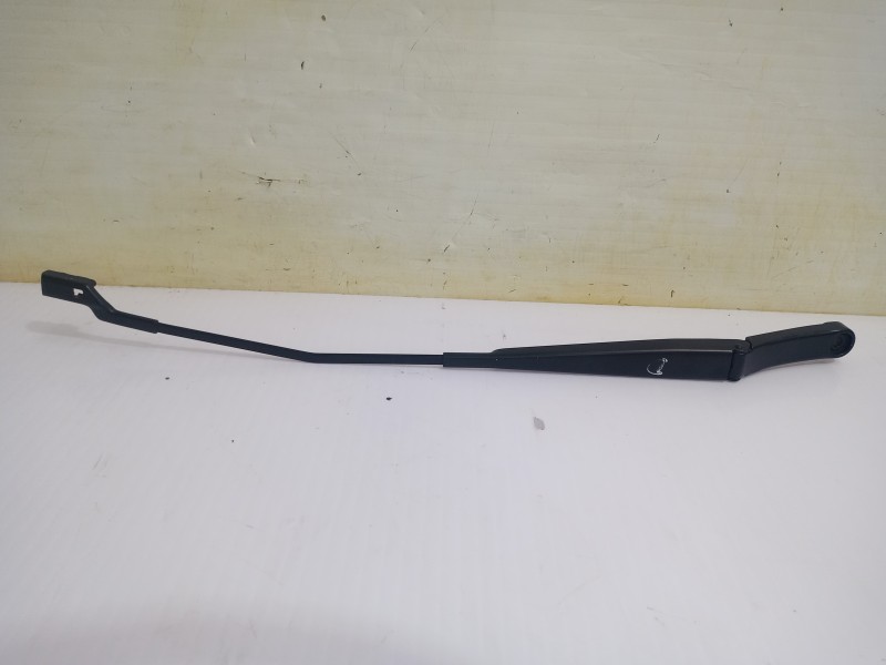 Recambio de brazo limpia delantero derecho para volkswagen polo (6c1) a-polo referencia OEM IAM 6R1955410A  