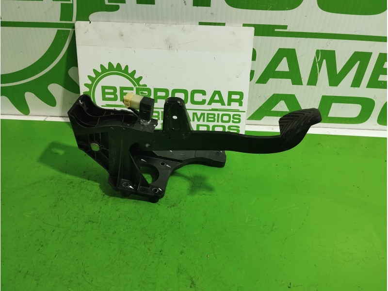Recambio de pedal freno para kia carnival 2.9 crdi cat referencia OEM IAM 328004D200  