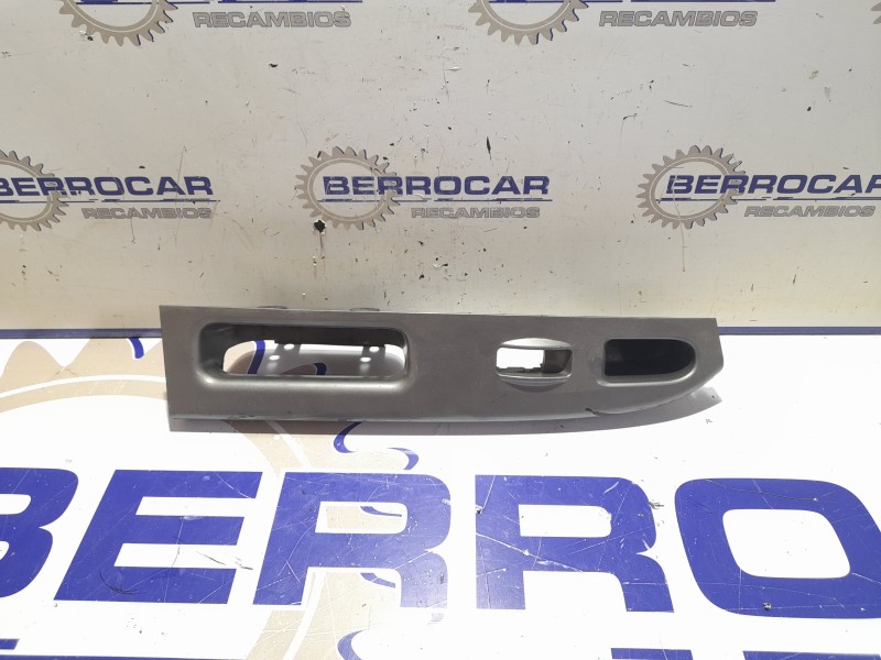 Recambio de moldura lateral para kia carens 2.0 turbodiesel cat referencia OEM IAM 0K2FA66370  