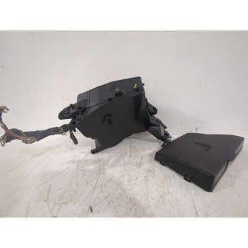 Recambio de caja reles / fusibles para toyota auris (_e15_) 1.33 dual-vvti (nre150_) referencia OEM IAM 8274102050  