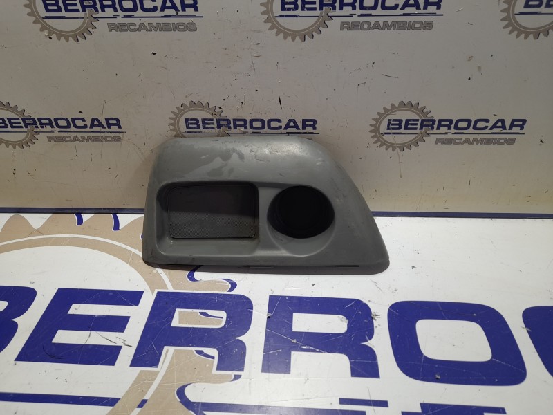 Recambio de moldura lateral para kia carens 2.0 turbodiesel cat referencia OEM IAM 0K2FA68870  