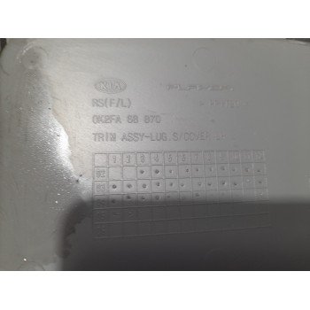 Recambio de moldura lateral para kia carens 2.0 turbodiesel cat referencia OEM IAM 0K2FA68870  