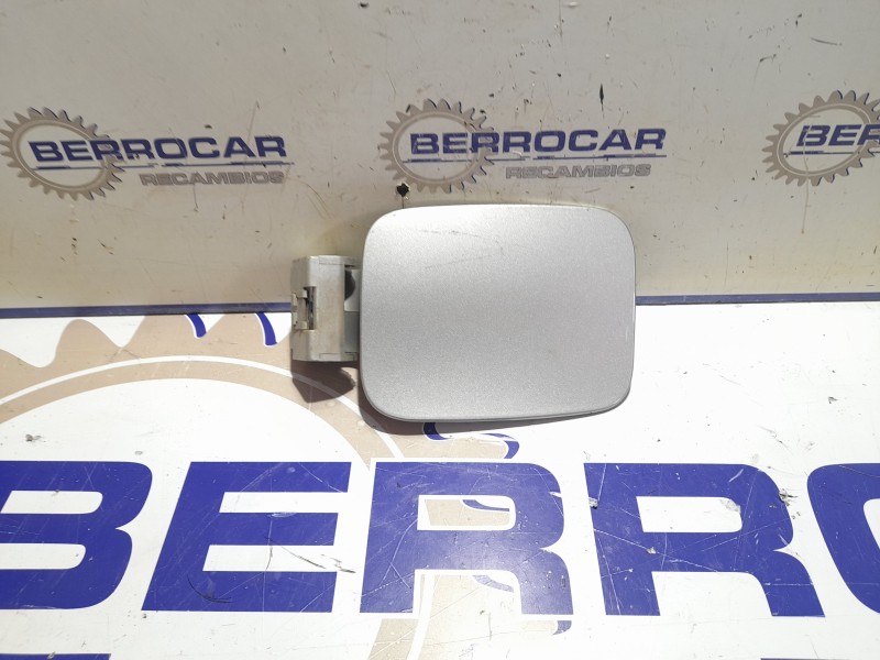 Recambio de tapa exterior combustible para kia carens 2.0 turbodiesel cat referencia OEM IAM 0K2FA42410  