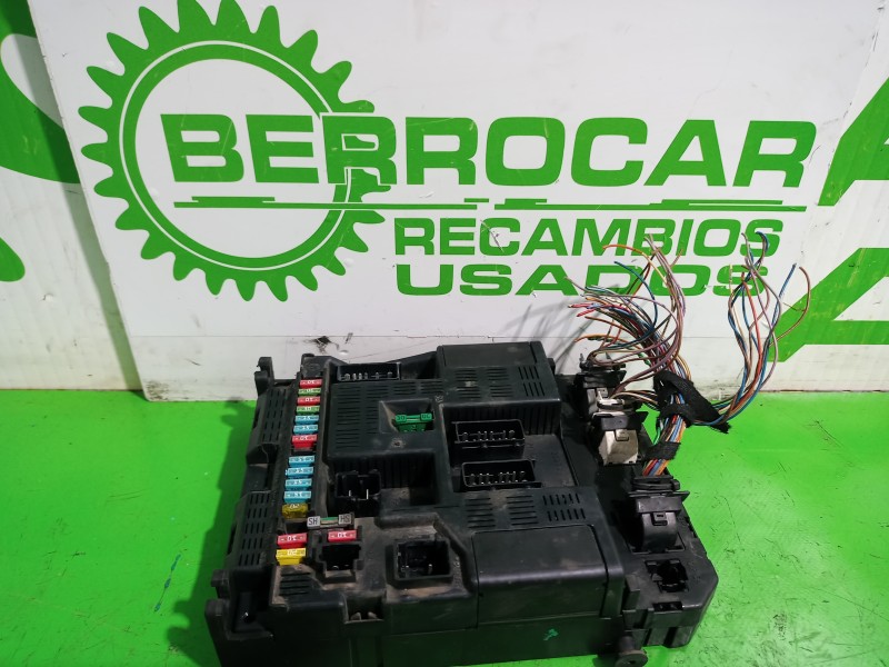 Recambio de caja reles / fusibles para peugeot 307 (s1) xn referencia OEM IAM 2697004  