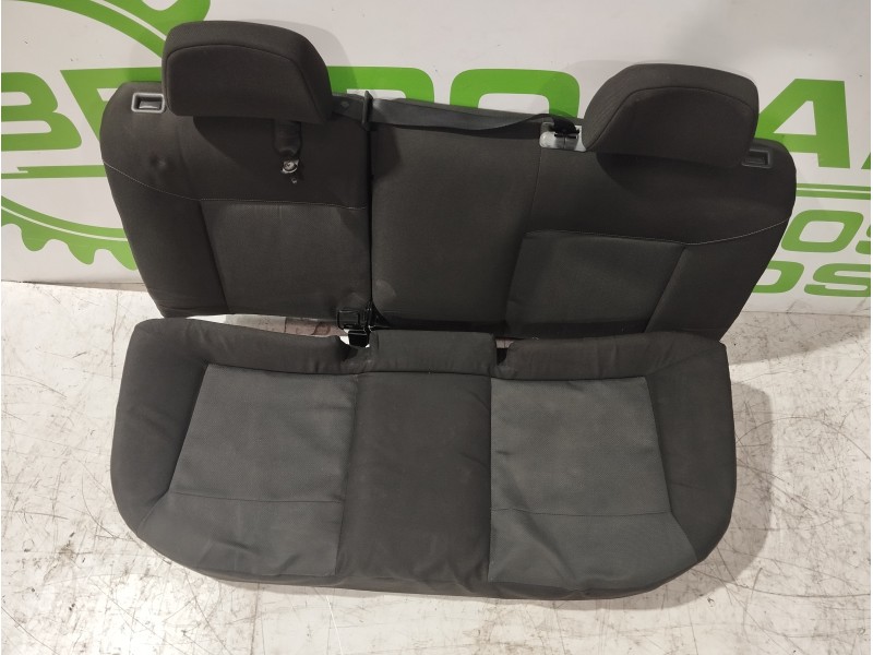 Recambio de asientos traseros para opel astra h berlina essentia referencia OEM IAM 13148135 / 13146982  