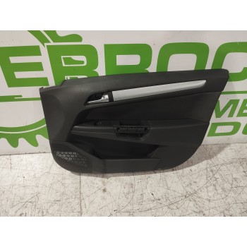 Recambio de guarnecido puerta delantera derecha para opel astra h berlina essentia referencia OEM IAM 13153882  