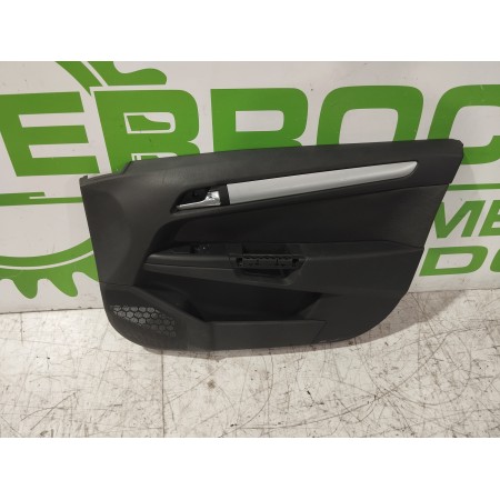 Recambio de guarnecido puerta delantera derecha para opel astra h berlina essentia referencia OEM IAM 13153882  