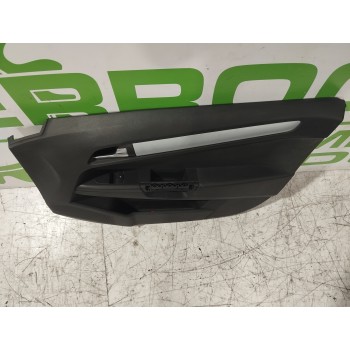 Recambio de guarnecido puerta delantera derecha para opel astra h berlina essentia referencia OEM IAM 13153882  