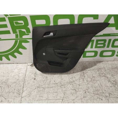 Recambio de guarnecido puerta trasera derecha para opel astra h berlina essentia referencia OEM IAM 13153918  