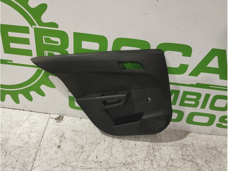 Recambio de guarnecido puerta trasera izquierda para opel astra h berlina essentia referencia OEM IAM 13153917  