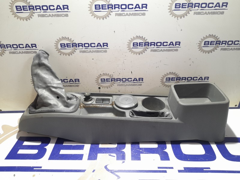 Recambio de consola central para kia carens 2.0 turbodiesel cat referencia OEM IAM 0K2FA64412  