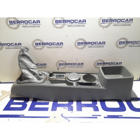 Recambio de consola central para kia carens 2.0 turbodiesel cat referencia OEM IAM 0K2FA64412  