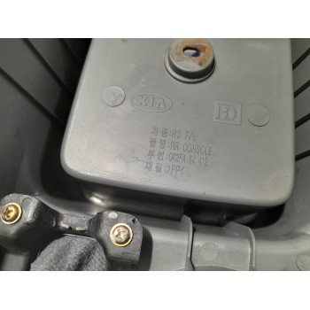 Recambio de consola central para kia carens 2.0 turbodiesel cat referencia OEM IAM 0K2FA64412  